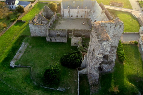 Chateau de Regnéville Le Château de Regnéville-sur-mer