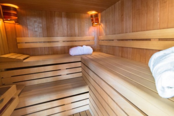 sauna finlandais manche Parenthèse de relaxation à deux